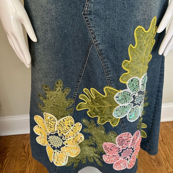 Vintage Denim Skirt with Floral Embroidery - Picture 2 of 6